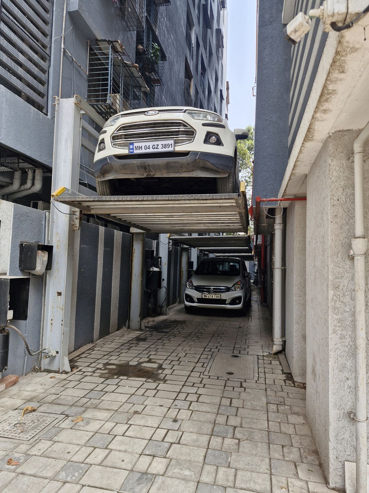 Single/Two Pole Cantilever — photo 1